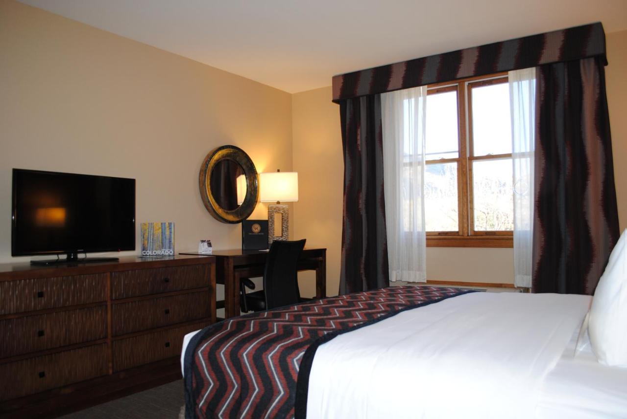 King Room with Tub - Mobility Accessible/Non-Smoking